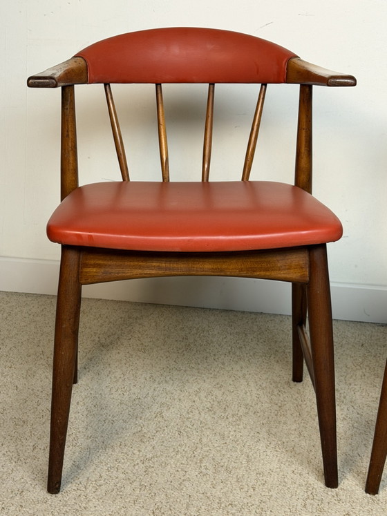 Image 1 of Par de sillones escandinavos de teca y piel sintética roja – década de 1960
