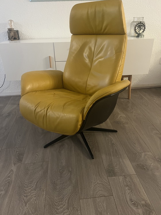 Image 1 of Fauteuil inclinable design en cuir véritable jaune ocre