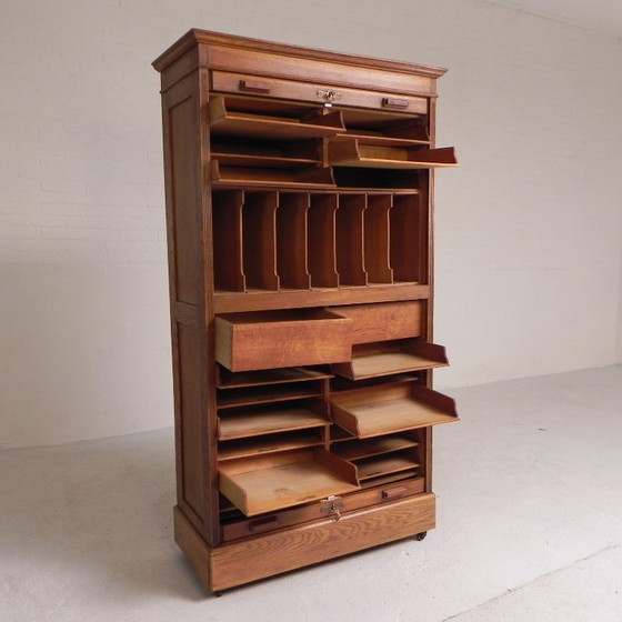 Image 1 of Eiken rolluikkast met 2 luiken boven elkaar, jaren 30