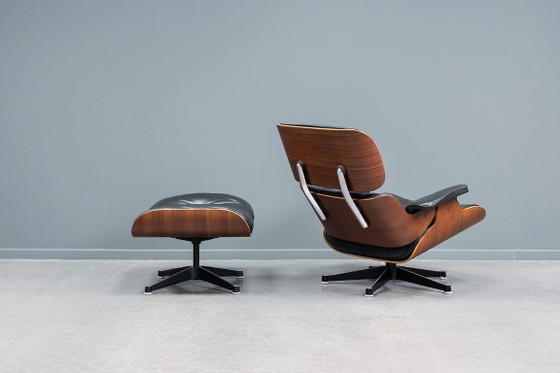 Image 1 of Fauteuil lounge Eames et repose-pieds