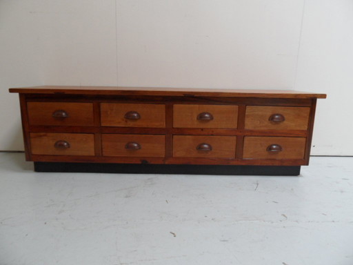 Buffet vintage avec tiroirs