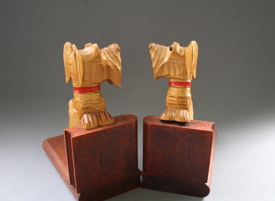 Image 1 of Serre-livres en bois sculpté à la main représentant des terriers écossais, vintage