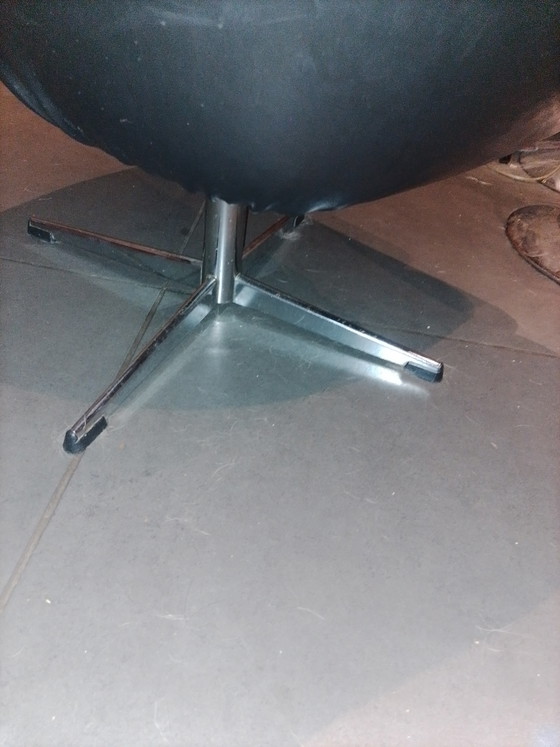 Image 1 of Fauteuil pivotant similicuir noir vintage 