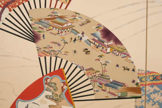 Image 1 of Antiek Japans kamerscherm met kleurrijke waaiers