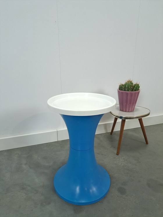 Image 1 of Sgabello VEB in plastica blu con bianco n. 2 Vintage