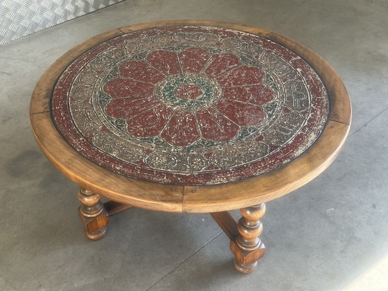 Vintage salontafel van gedraaid hout en leer met astrologische decoratie. – Fabrication Artisanale Vintage (photo 8 of 12)