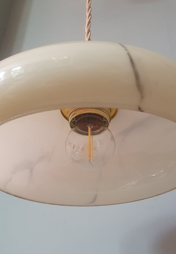 Image 1 of Lampada a sospensione vintage in vetro opalino effetto marmo, in stile Art Déco.