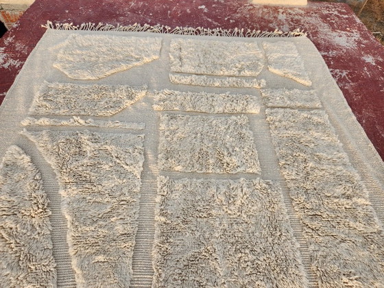 Image 1 of Grande tappeto marocchino Beni Ourain 350 x 250 cm – Tappeto berbero in lana tessuto a mano nei colori avorio e grigio
