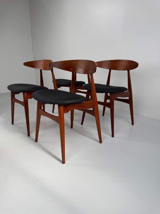 Image 1 of Set van 4 CH33 eetkamerstoelen, Hans J. Wegner, Denemarken, jaren 1950