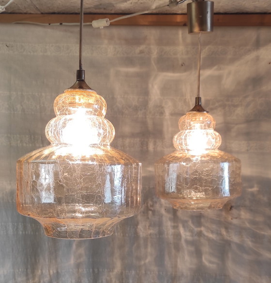 Image 1 of Suspension style scandinave en verre ambré et craquelé - années 60/70