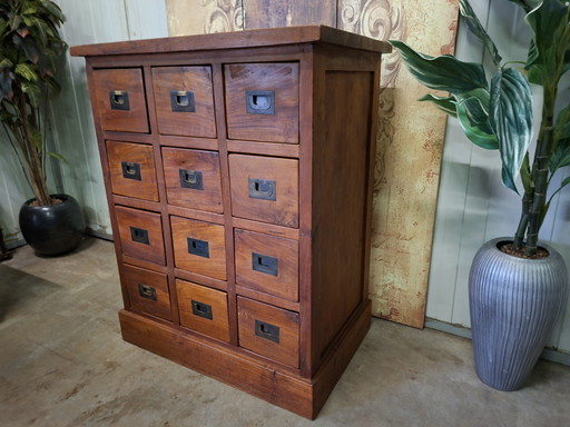 Teakhouten ladenkast, apothekerskast, archiefkast afm. 80x52cm en 101cm hoog.