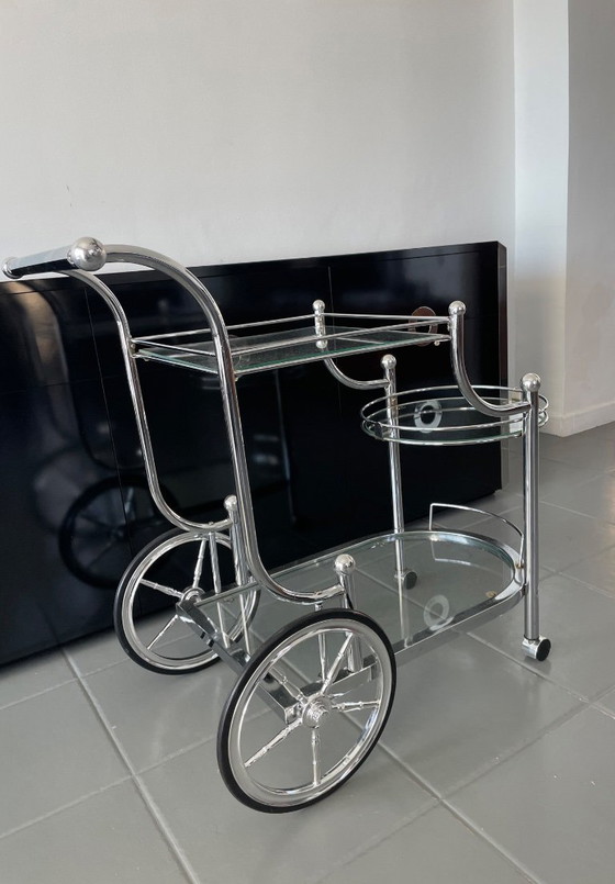 Image 1 of Chariot de service chromé à 3 niveaux, style milieu du siècle.