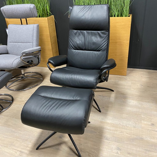 Sillón reclinable Stressless Tokyo con reposapiés
