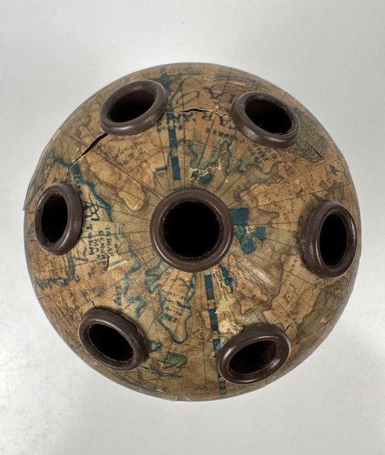 Image 1 of Vintage ‘globe’ pennenhouder