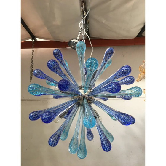 Image 1 of Lampadario Sputnik in vetro di Murano, gocce d'aria blu, con struttura in metallo cromato