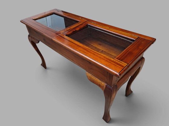 Klassieke Vitrine Tafel, Sidetable, Wandconsole, Lichte Leeftijd Sporen Afm: 129x50cm en 77cm Hoog – Glass (photo 3 of 5)