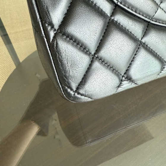 Image 1 of Chanel Classic Flap Maxi - 33 cm gewatteerde enkele flap lamsleer zwart zilverkleurige hardware Serie 13