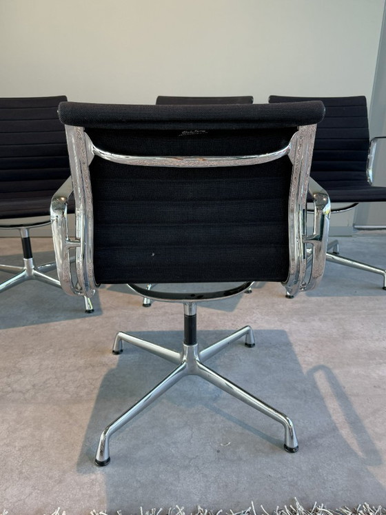 4x Vitra EA 108 Aluminium Chair – Vergaderstoel, Textile (photo 5 of 6)