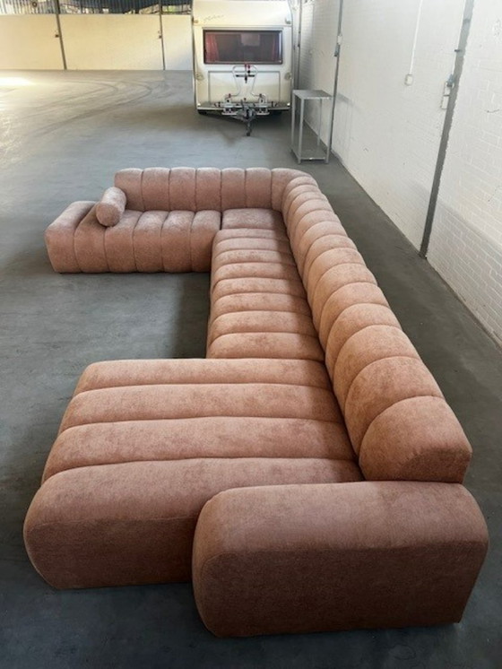Image 1 of Divano 4x6 modello X4 – divano angolare dal design modulare con forme organiche