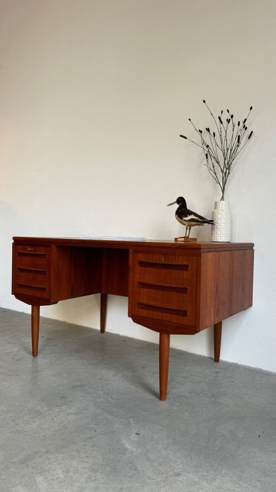 Image 1 of Vintage Deens bureau 2 zijdig teak