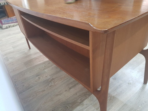 Escritorio de teca, diseñado por Svend Aage Madsen para H.P. Hansen, Dinamarca, años 60