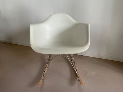 Vitra Eames RAR Schaukelstuhl – Original – Weiß/Chrom – kuipstoelen, Plastic, Metal (photo 2 of 5)