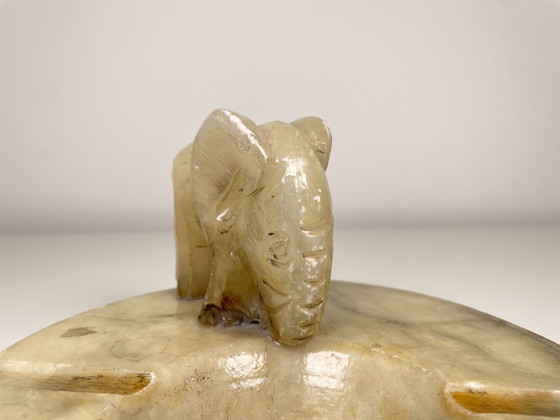 Image 1 of Posacenere Elefante in alabastro intagliato a mano Albasten Olifantenasbak