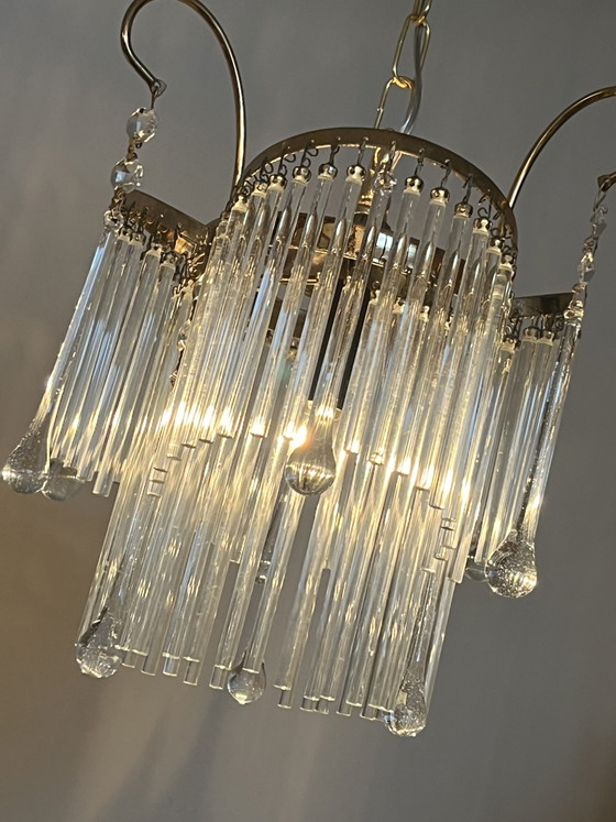 Image 1 of Juego de 2 impresionantes lámparas colgantes estilo años 20 con candelabros de varillas de cristal.