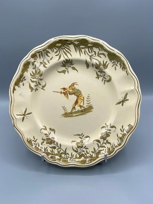 Decoratief faience bord – Groteske decoratie in de Moustiers-stijl – 20e eeuw – servies