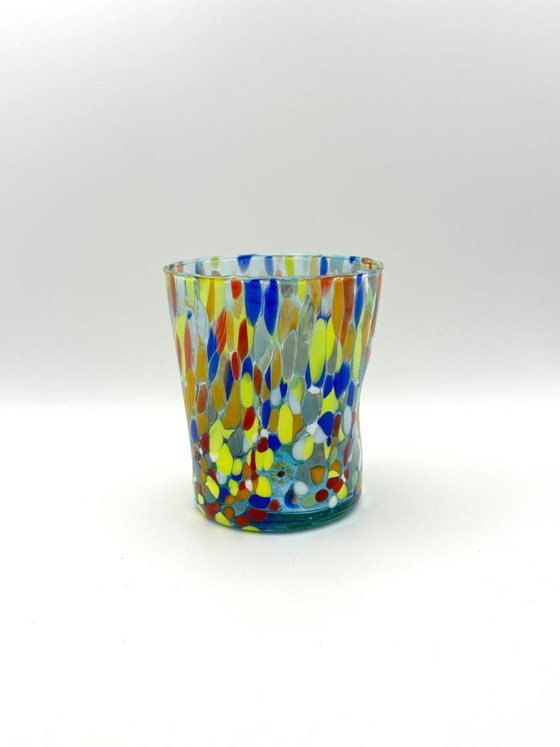 Image 1 of Juego de 6 vasos de vidrio soplado veneciano con efecto Murano Murrine fusionado en vidrio, hechos a mano en Italia.
