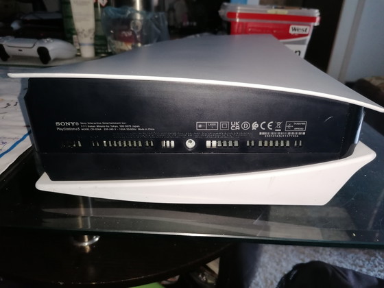 PlayStation 5 sans câbles ni manettes (console seule) – Sony, Objets déco, Plastic (photo 8 of 12)