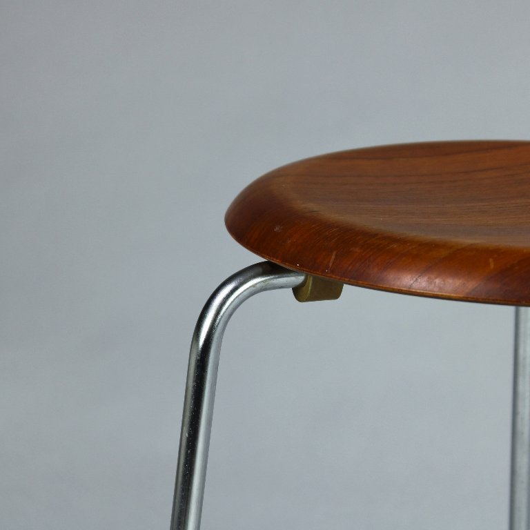 Arne Jacobsen (1902-1971) - teak - Dot stool - model 3170 - Fritz