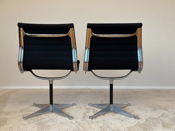 Image 1 of Chaises en aluminium modèle EA 105, conçues par Eames pour Herman Miller, années 1970, lot de 2