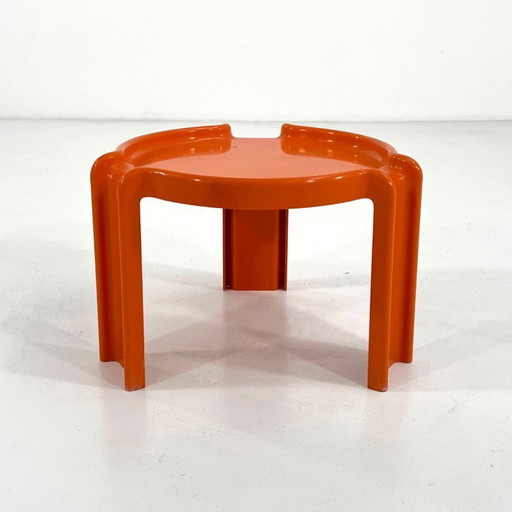 Mesa auxiliar naranja de Giotto Stoppino para Kartell, años 70