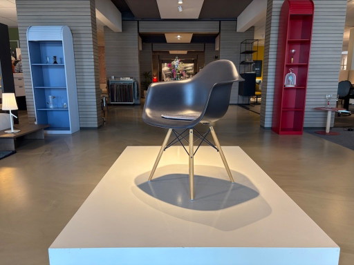 Vitra Eames Plastic Armchair DAW