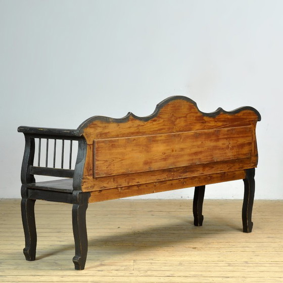 Image 1 of Banco antiguo de pino, década de 1900.