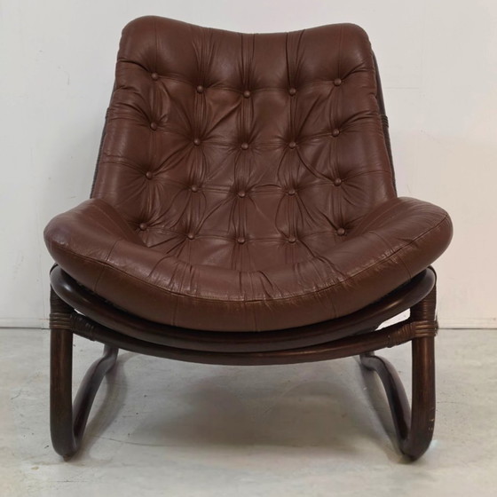Image 1 of Fauteuil danois en rotin et cuir, années 70, état neuf, milieu du siècle
