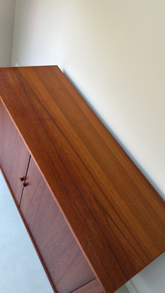 Image 1 of Vintage houten dressoir van het Deens merk Løvig met tambour deuren