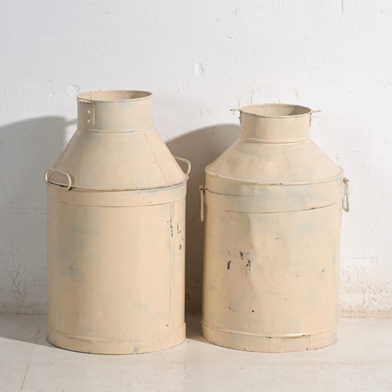 Set of two antique painted tin milk cans – Poland, circa 1950 – Decorative Objects, Iron, Rustic (photo 8 of 10)