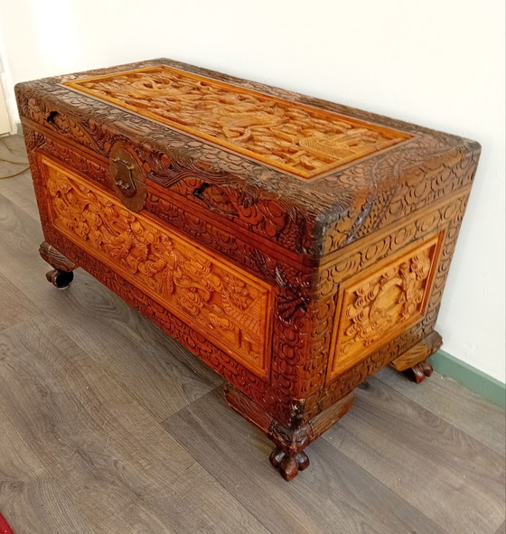 Baule cinese in canfora intagliato vintage – Armadi contenitori, Legno, Ottone (photo 14 of 15)