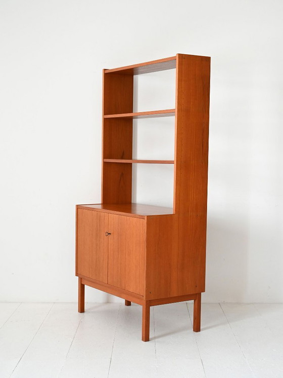 Image 1 of Libreria scandinava vintage con ante a battente e ripiani aperti