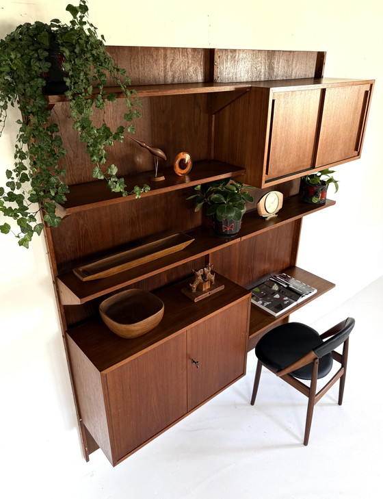 Image 1 of Vintage modulair teakhouten wandsysteem ‘60