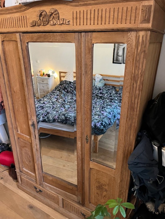 Image 1 of Vintage eikenhouten kledingkast