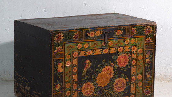 Baúl antiguo pintado en madera de pino – China, circa 1900 – Armarios de almacenamiento, Iron (photo 3 of 40)