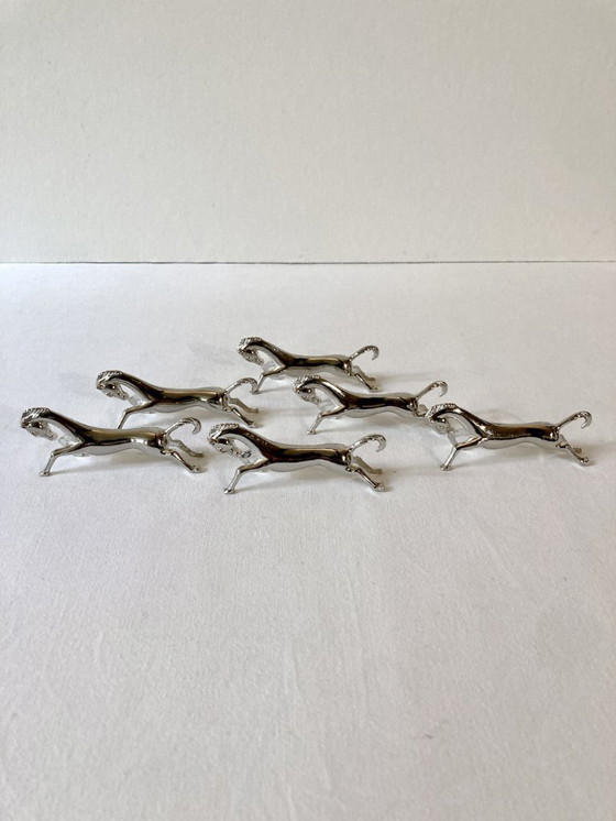 Image 1 of Zes verzilverde metalen messenhouders in de vorm van paarden. Jaren 60.