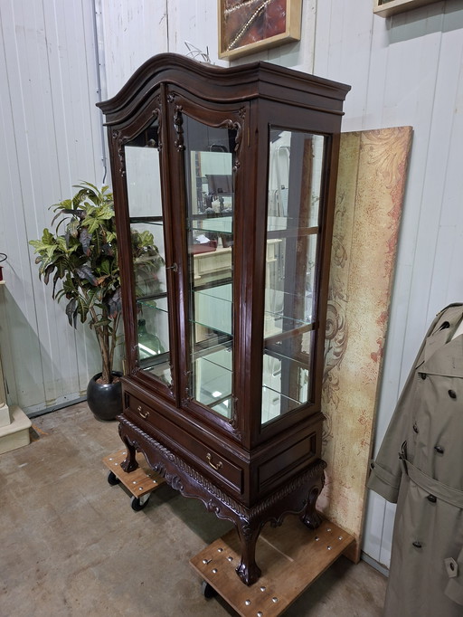 Klassieke mahoniehouten vitrinekast, servieskast, whisky bar, wijncabinet met fraaie leeuwenpoten afm. 98x48cm en 180cm hoog.