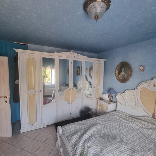 Dormitorio con armario y cómoda. – bedden, Glass, Wood (photo 2 of 5)