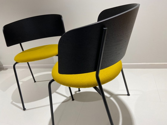 Image 1 of 2x Objekte unserer Tage Wagner gestoffeerde stoel eiken zwart