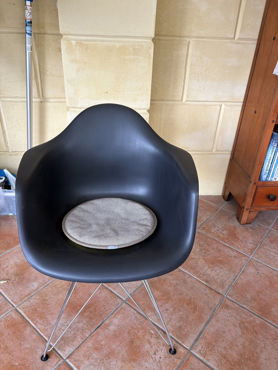 Image 1 of 5x Vitra Dar chairs