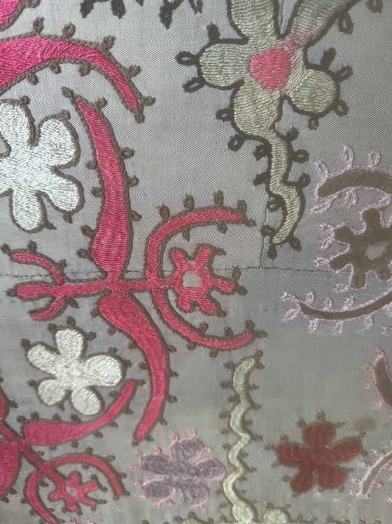 Image 1 of Tapiz Suzani antiguo de Uzbekistán